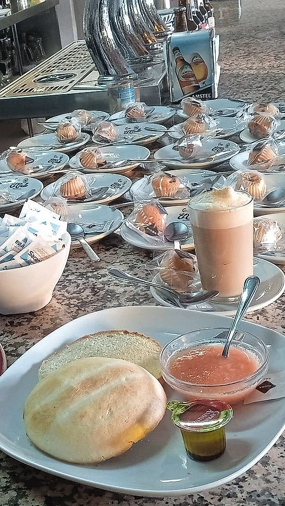 Restaurante El Capricho del Encinar de Montecalderón desayuno con una tortilla