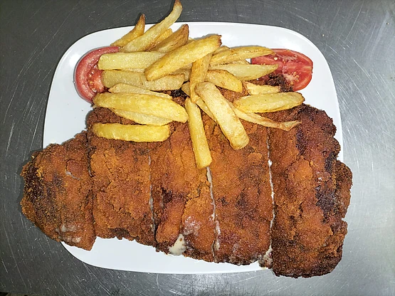 Restaurante El Capricho del Encinar de Montecalderón carne con patatas