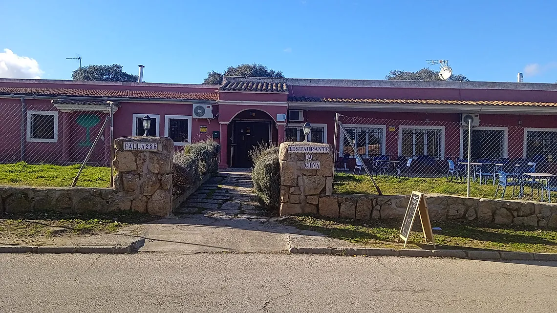 Restaurante El Capricho del Encinar de Montecalderón entrada a restaurante